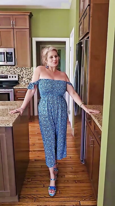 Compilation of Mommy Clips released from her OnlyFan Page