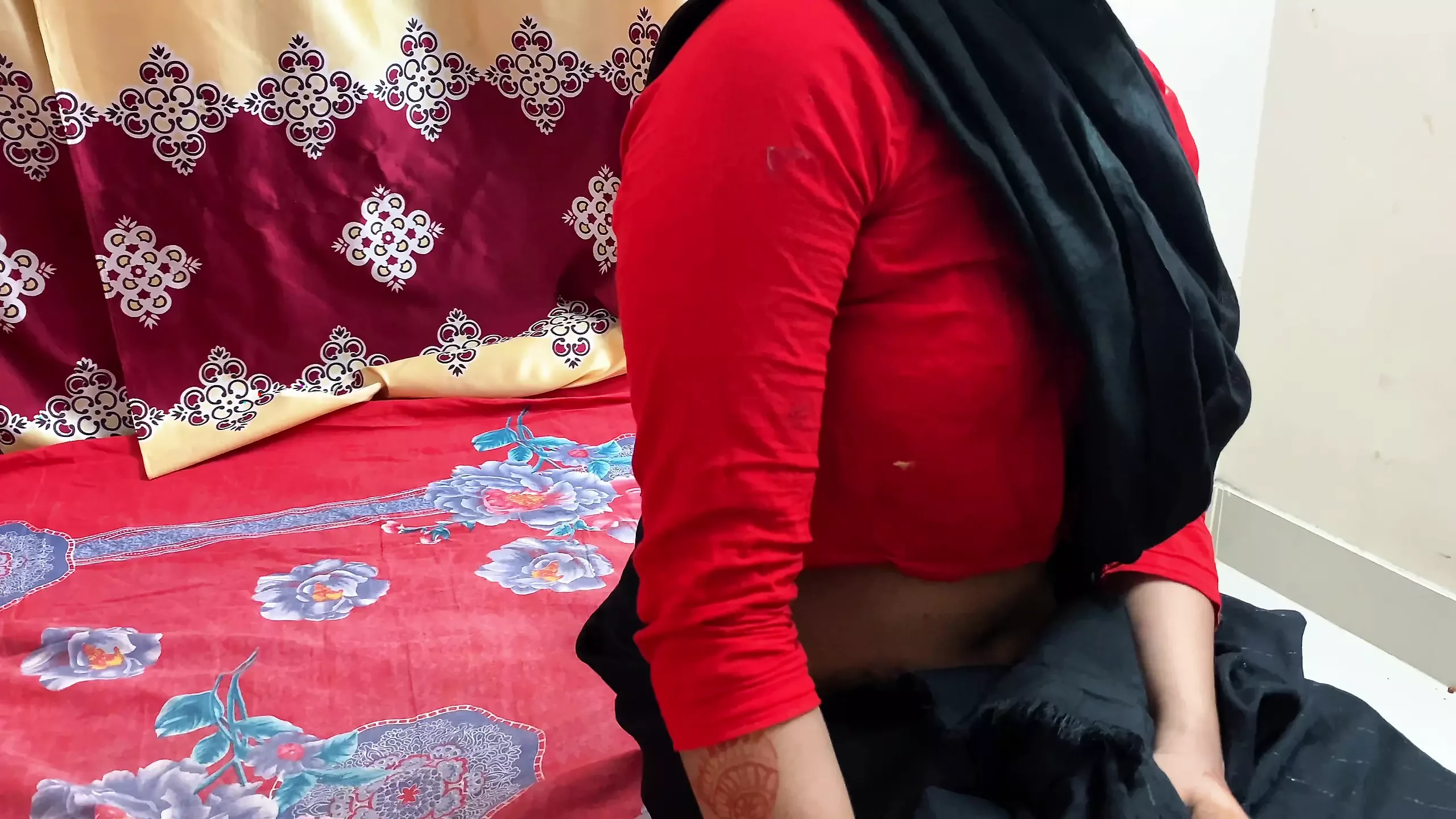 Ragazza di lavoro sexy porca scopa la figa del suo proprietario sesso hardcore