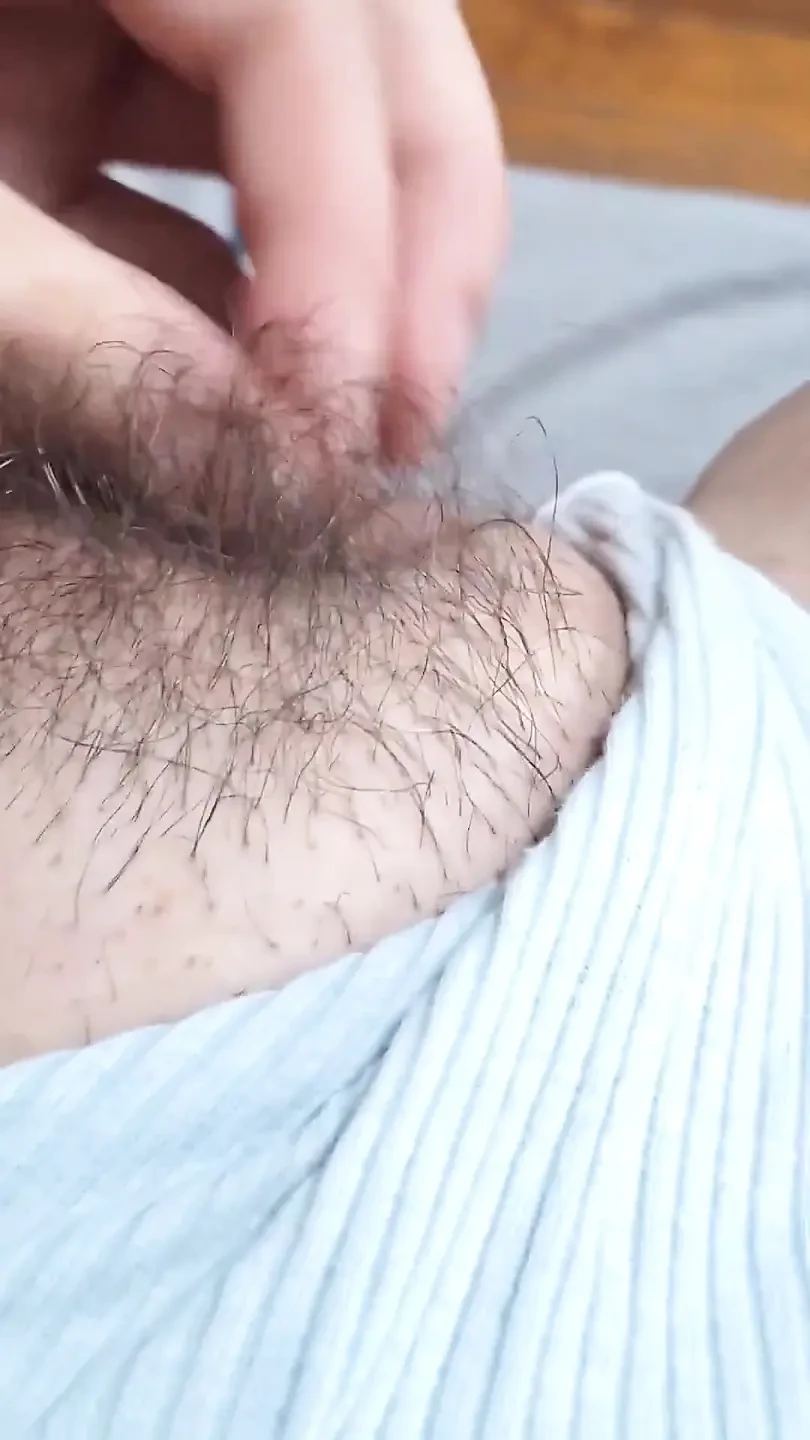 第一人称视角：继母张开她的湿润大阴户