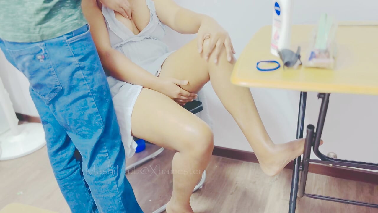집에서 즐기는 거유 콜라주 소녀
