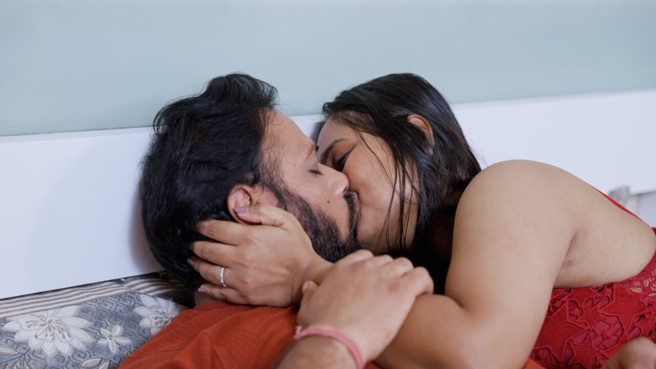 Hermanastra india perdió su romance con hermanastro, audio hindi claro