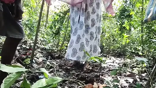 Ormana gittim ve yasadışı sevgilimi siktim.