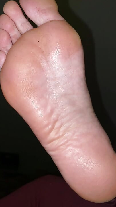 Amazing Step Mom Gwen Humours Your Weird Horny Foot Fetish: Hot Sweet Sweaty Slipper Play