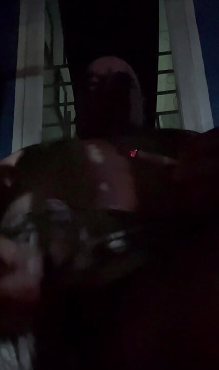 暗闇の中でオナニー