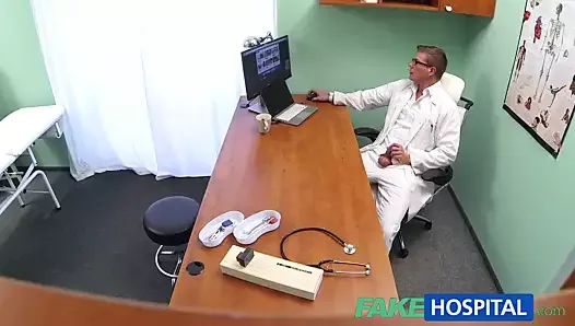 FakeHospital сексуальная русская пациентка нуждается в большом жестком члене
