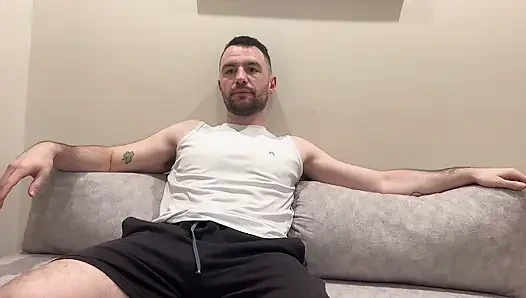 Beyaz adam arkadaş bölgesinden kaçıyor ve sevimli latin en iyi arkadaşının ağzına boşalıyor