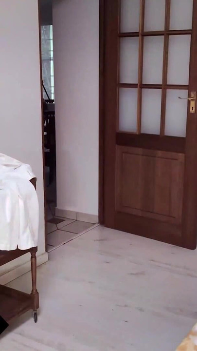 小柄な大きなお尻、18歳のエボニーの膣が乱暴に激しく叩かれる | クリップ 2