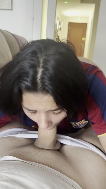 Dívka z fotbalového klubu Barcelona saje ptáka