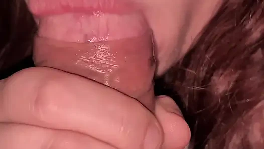 Crot di mulutku, nyepong kontol pelan dan lembut - close up