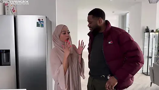 Gadis muslim haus seks ini dientot habis-habisan sama besar pria kulit hitam