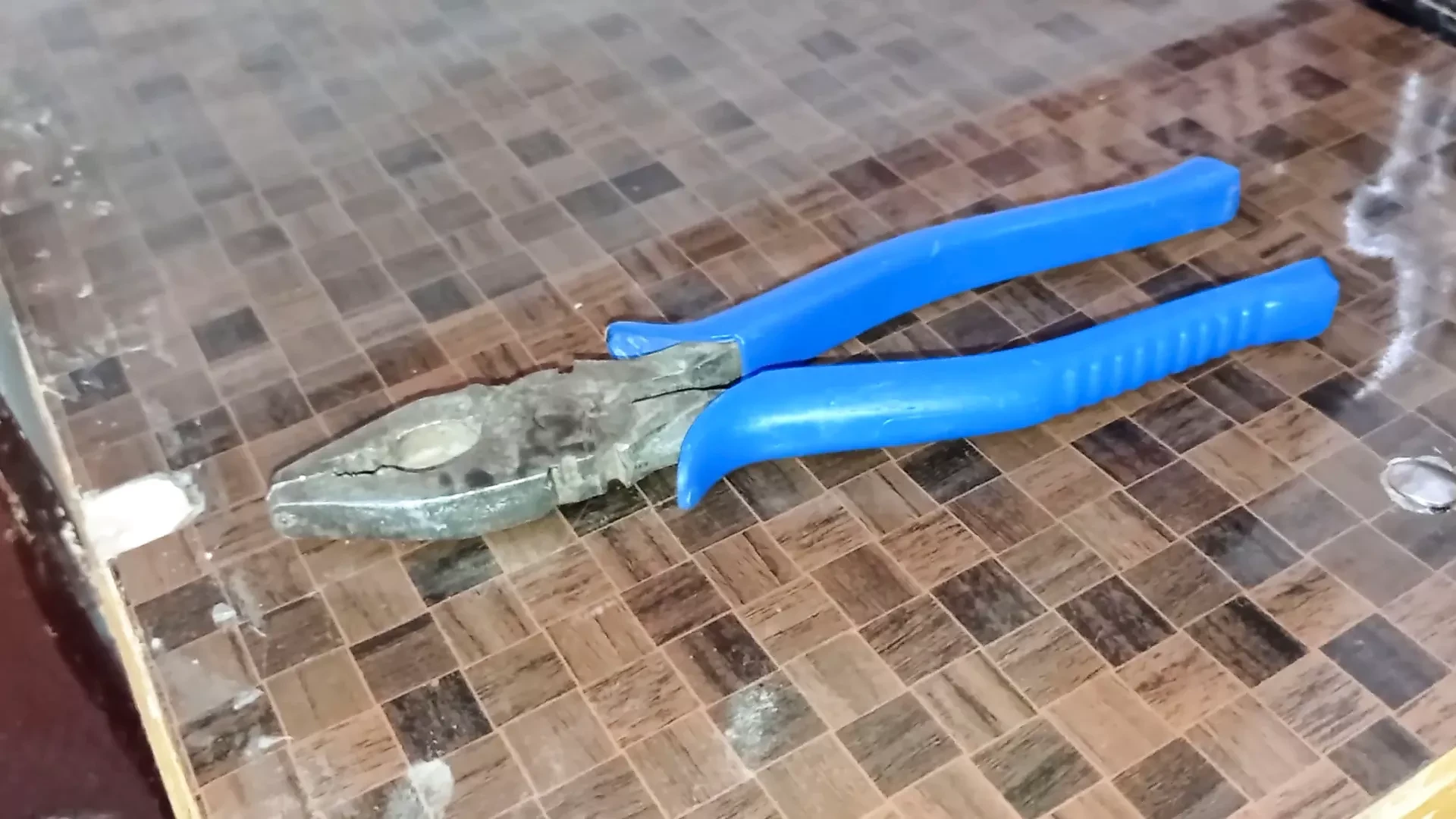 电工ka kala mota bada lund dekh bhabhi apne aap ko rok nhi payi 高清清晰印地语音频 德西印度色情视频
