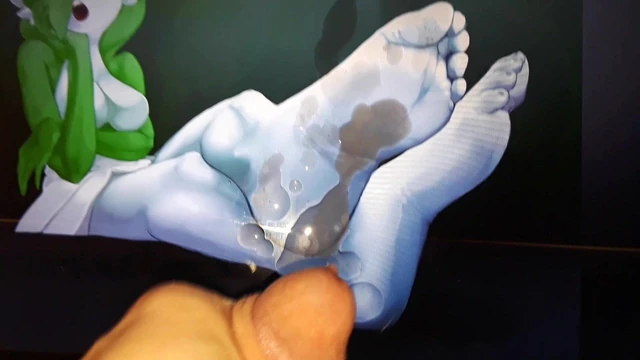 Soaking meaty gardevoir soles in cum