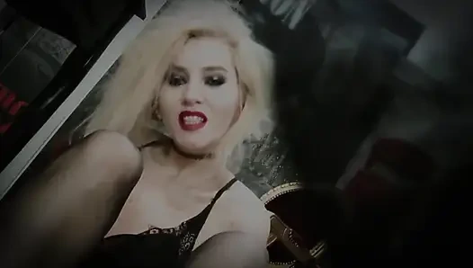 Ruhunu bir vampire sat