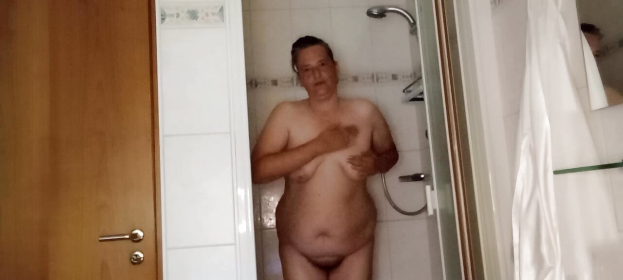 BBW Shower Tease - Δες με να βραχώ και να σαπουνίζω