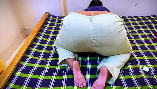 Collage mädchen beginnt Live-Show im hostel, als sie geil war