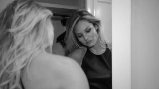 Candice Swanepoel servizio fotografico in lingerie