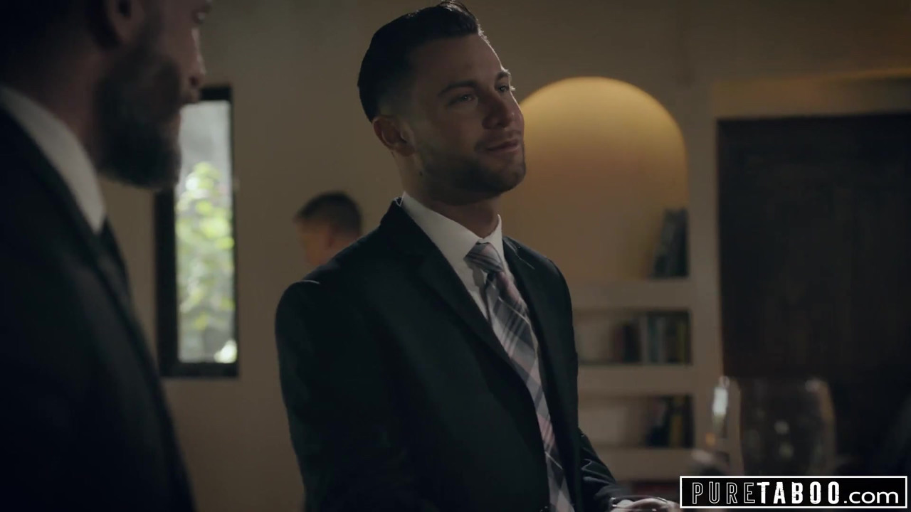 純粋なタブー痴女がビジネスマンに屈辱-公共ファック