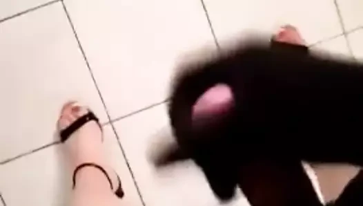 topuklarıma boşalmak