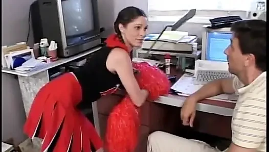 Sulu memeli ateşli amigo kız yerde sikiliyor
