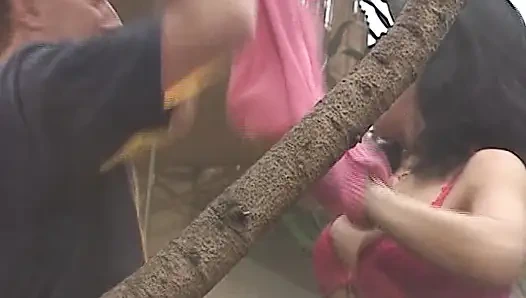 Идеальные немецкие шлюхи делят хуй в анальном тройничке на улице