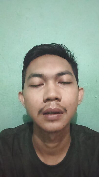 Esse jovem precisa de carinho e atenção
