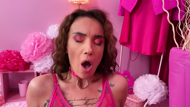 Pussy Eating, Scissoring, Dildo Play with Roxy Lips