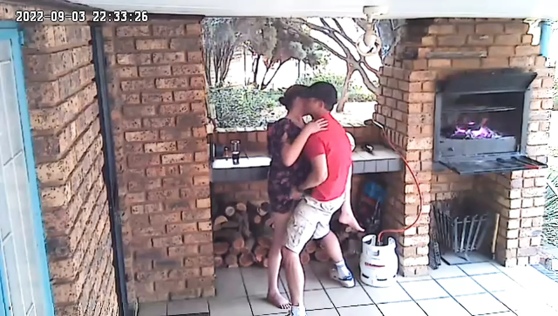 Spycam: cc tv önellátó szállás pár baszik a természetvédelmi terület verandáján