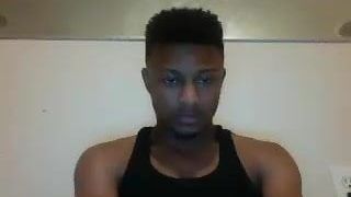 Des mecs noirs sexy devant une webcam 4