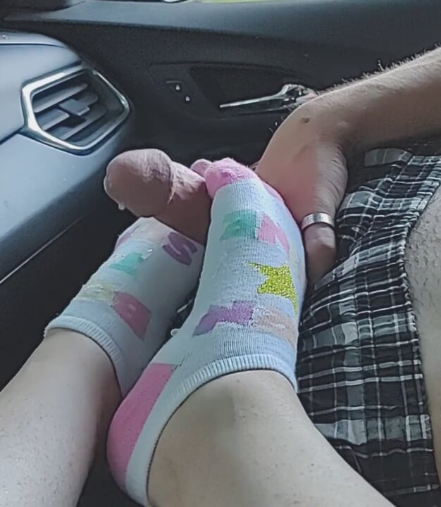 Offentlig Footjob Sockjob Med Piger Ankelsokker - Cum On Sokker