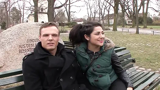 Alman bebeği yabancıyla sikiştik sonra yüzüne büyük bir boşalma