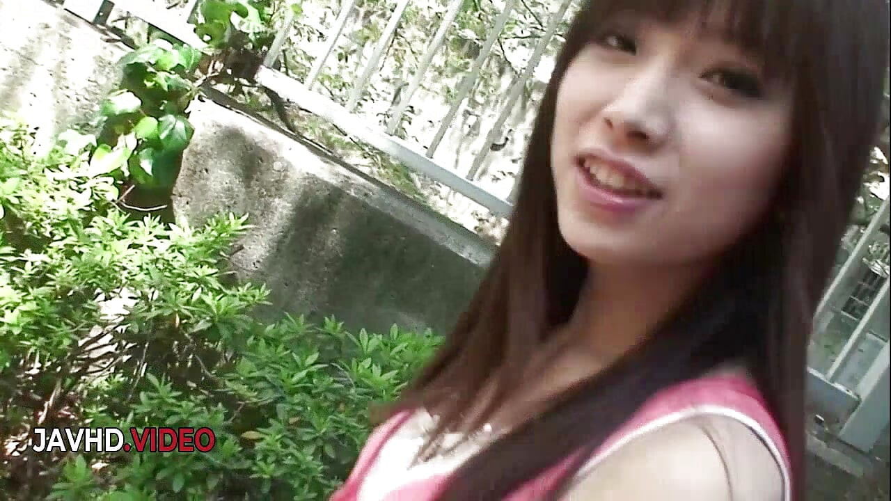 אישה אסייתית לוהטת מקבלת קרם אחרי מציצה מדהימה