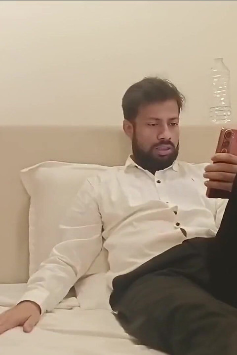 Ofițerul Se Distrează Cu Doamna Dolofană