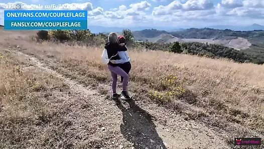 Aku harus melakukan ini. Datanglah ke rumah kami dan kami akan membuatmu muncrat! (Threesome)