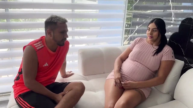 Online Date Ends in a Threesome with Two Pregnant Women, Their Pussies Were Very Wet and Tight