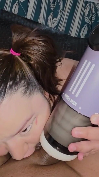 Het skull man-speeltje van Beyourlover is zo realistisch dat hij binnen klaarkomt terwijl ik aan zijn ballen zuig | Clip 1