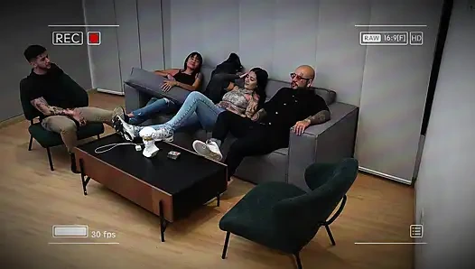 Дом Траха, Я Трахаю Эллисон Свит, Пока Мои Друзья Играют В Uno