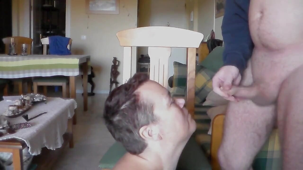 John daje Jen dużą spermę na twarz