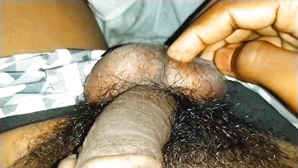 Esfregando bolas peludas.