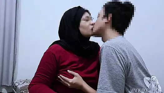 My Hijab Give Me a Blowjob and Lick My Cum When Back to Village