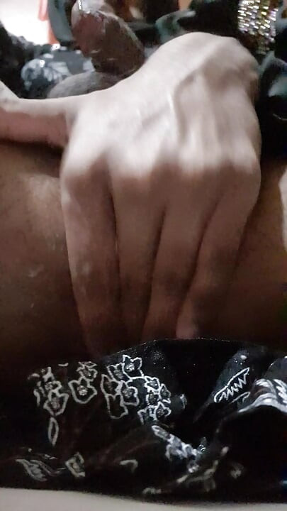 Desi seksi transvestit se prstima