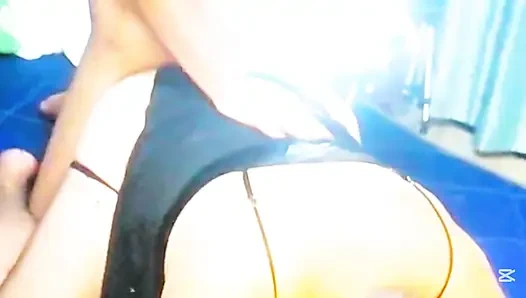 Моя подруга, толстушка, трахают раком и скачут на члене