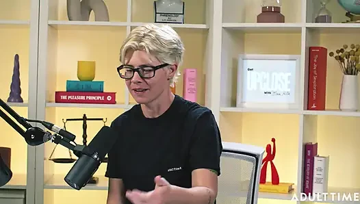 Khloe Kingsley Squirting on Camera & Red Flags | the Adult Time Podcast