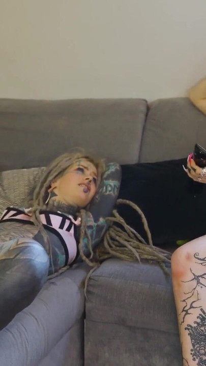 2 من نجوم البورنو الساخنات من وجهة النظر يتشاركان زبا موشوما قويا | مقطع 1