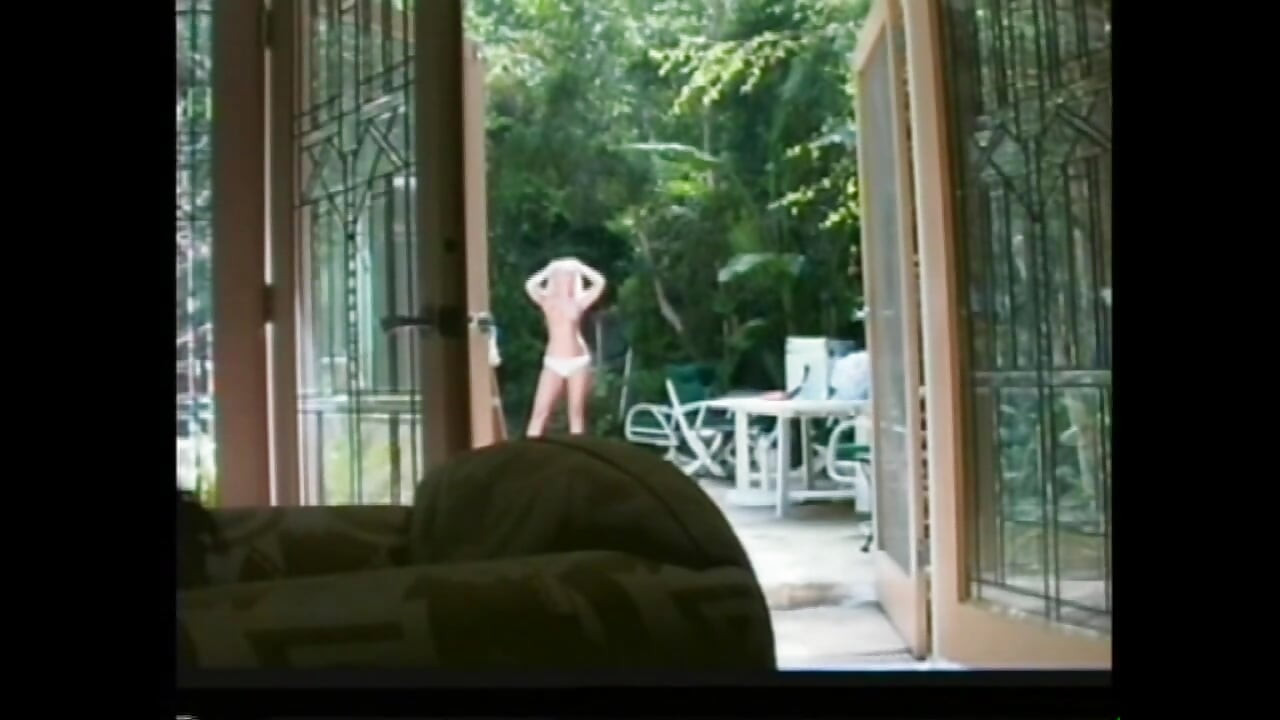 Ξανθιές τσούλες διασκεδάζουν με δονητή