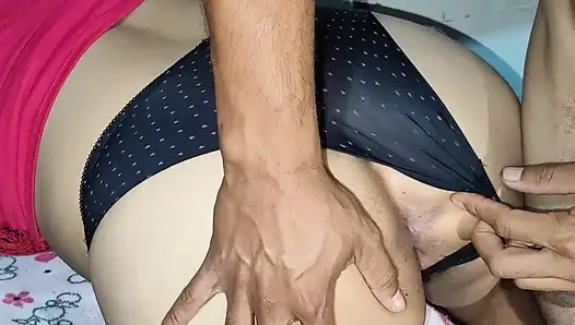 Gadis Tamil India dengan pantat montok di balik celana dalam hitam, gaya doggy, video x yang keras