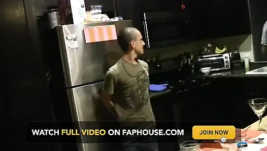 Phillip'in götü olduğundan daha genç