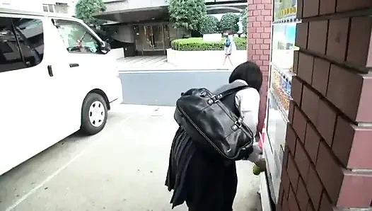 Garage Kiss Shock - Short Hair Beauty’s Guilty Pleasure