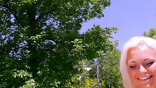 Genç sürtükler araba yıkamada sikiliyor!