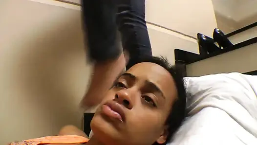 Lezbiyen karateke büyük ayaklar - agresif ve sansasyonel