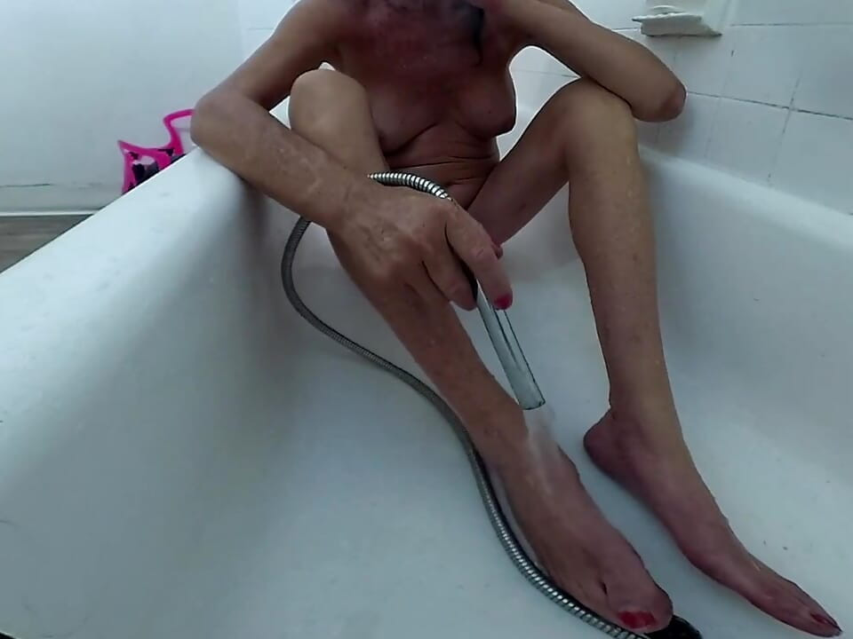 Liz Young VR styczeń 2025 Fantasy łechtaczka cycki cipki Rozszerzanie orgazm sextoy masturbacja kąpiel Tylko Lizzy Mniam 108
